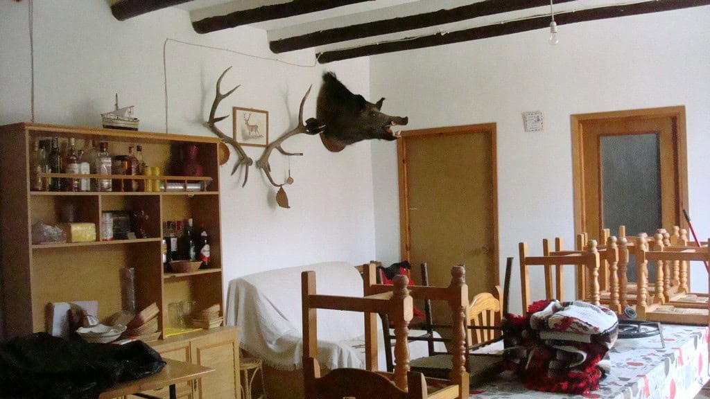 Charming rural property in Hijate, Almeria, featuring traditional decor and rustic furnishings.