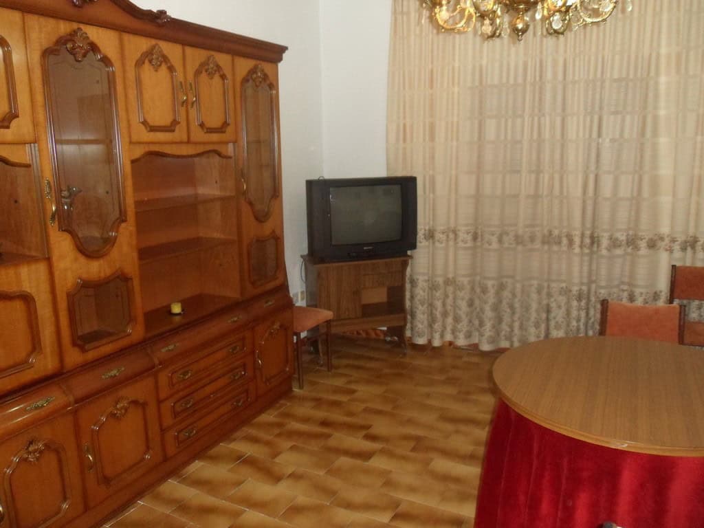 Cave house interior in Freila, Granada with vintage furniture and a small TV.