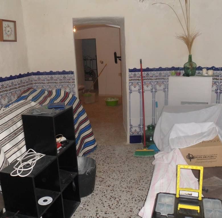 Charming cave house interior in Freila, Granada, featuring traditional decor and cozy living space.