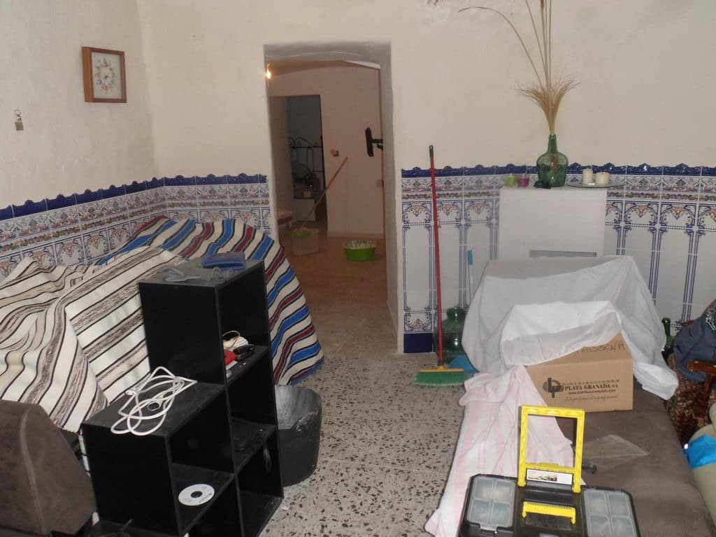 Charming cave house interior in Freila, Granada, featuring traditional decor and cozy living space.