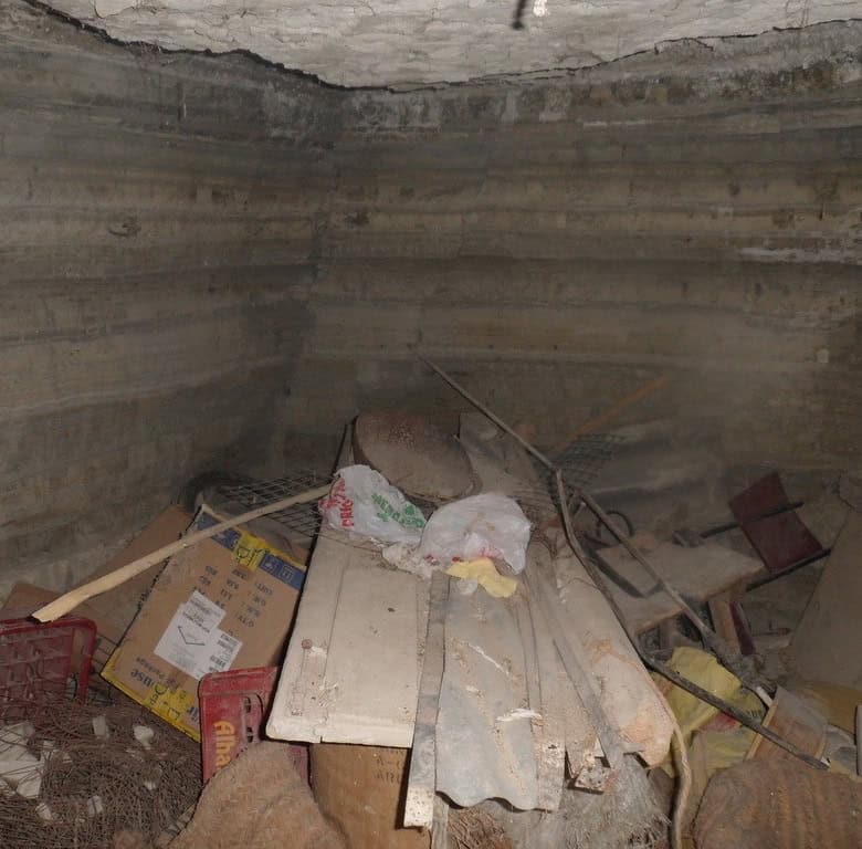 Interior view of a cave house in Benamaurel, Granada, showing construction materials and rustic feat.