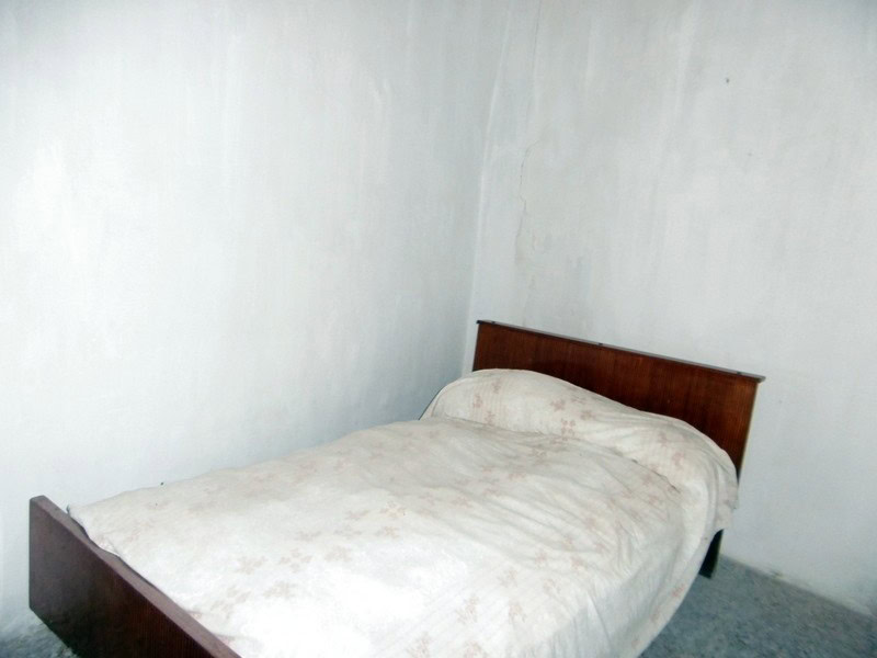 Spacious bedroom in a town house located in Tijola, Almeria, offering a cozy and functional living s.