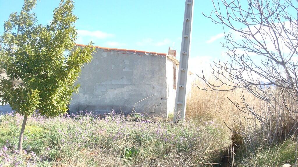Plot of land in Tijola, Almeria, ideal for building or farming.