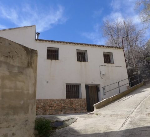 Charming rural house in Don Pedro, Jaen, with traditional architecture and scenic surroundings.
