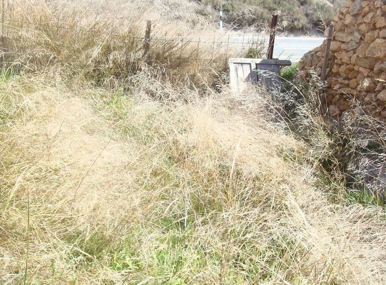 Rural property in Hijate, Almeria with traditional stone walls and natural surroundings.