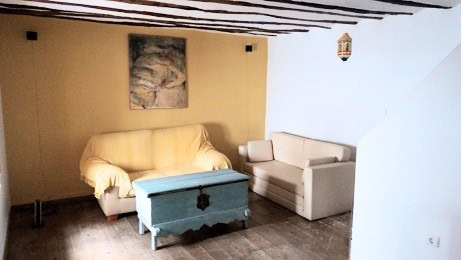 Charming living room in a town house located in Quesada, Jaen, featuring cozy sofas and rustic decor.