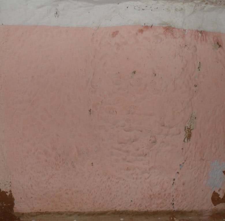 Cave house interior wall in Freila, Granada, showcasing traditional construction.