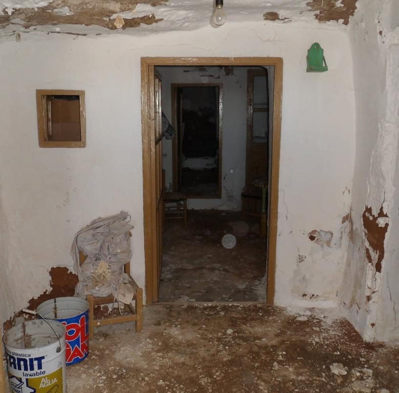 Historic cave home in Freila, Granada, ready for renovation. Unique property with rustic charm and p.