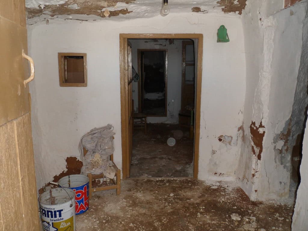 Historic cave home in Freila, Granada, ready for renovation. Unique property with rustic charm and p.