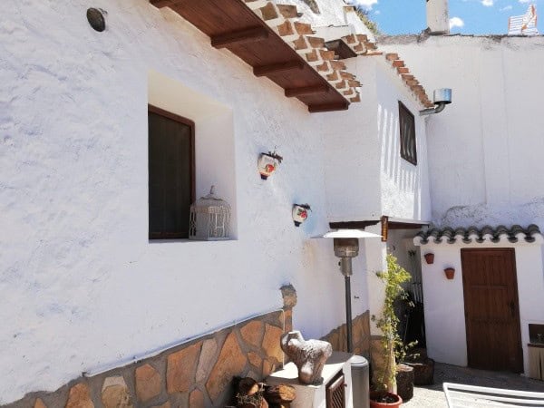 Cave house in Galera, Granada with whitewashed walls and rustic features.
