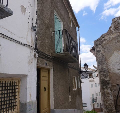 Charming town house with balcony in Castril, Granada, ideal for buyers seeking authentic Spanish vil.