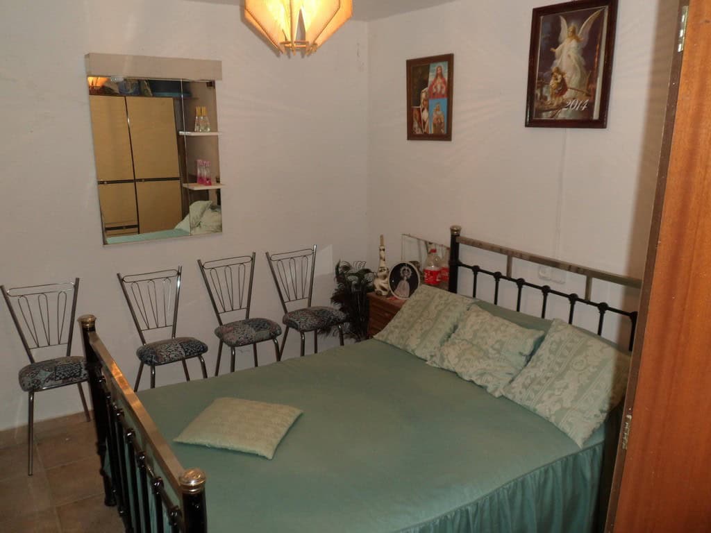 Farm property in Baza, Granada with cozy bedroom and traditional decor. Ideal for rural living or in.