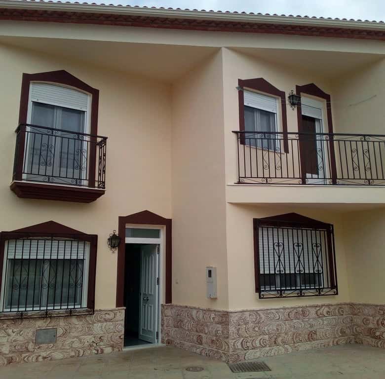 Charming village house in Cela, Almeria with balconies and secure window bars. Ideal for peaceful li.