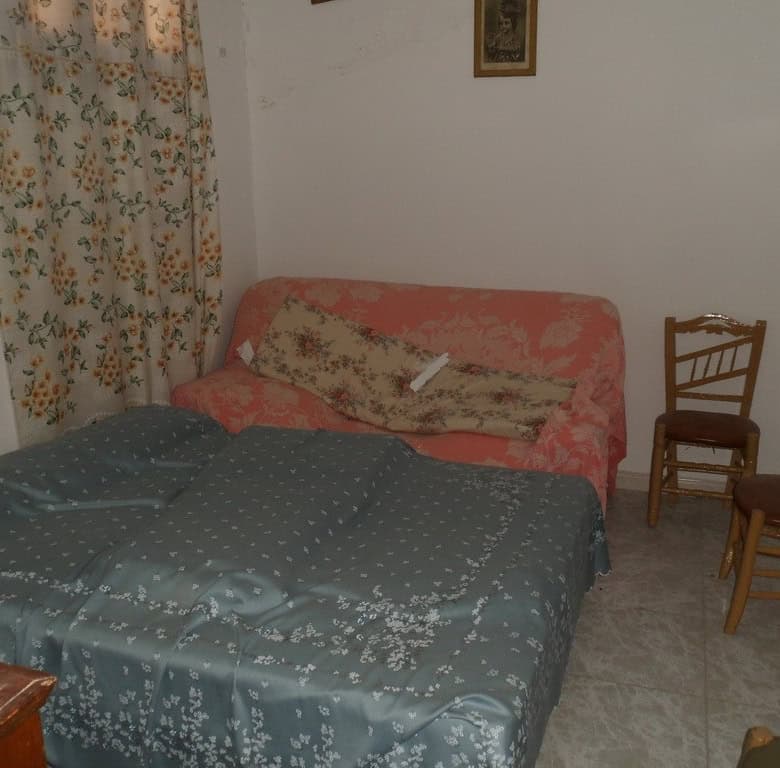 Bedroom with double bed and vintage decor in Zujar, Granada.