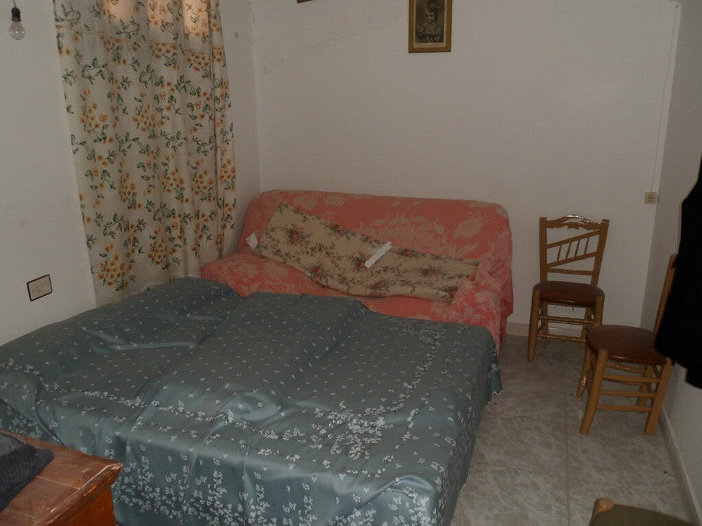 Bedroom with double bed and vintage decor in Zujar, Granada.