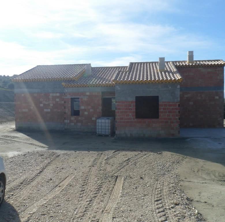 Farm property in Benamaurel, Granada with unfinished walls and rural surroundings.