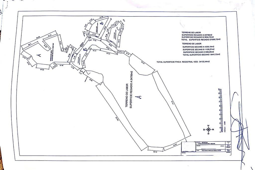 Farm property for sale in Benamaurel, Granada, featuring spacious land and rural amenities.