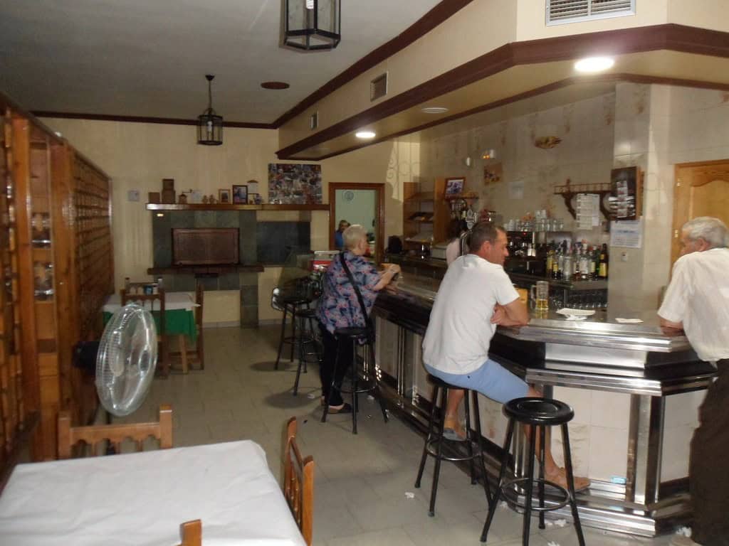 Commercial property bar interior in Baza, Granada, ideal for hospitality businesses.