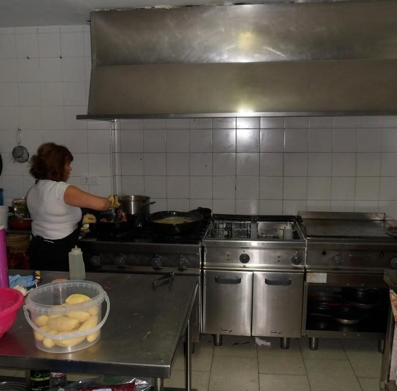 Commercial kitchen for sale in Baza, Granada, ideal for food businesses and catering services.