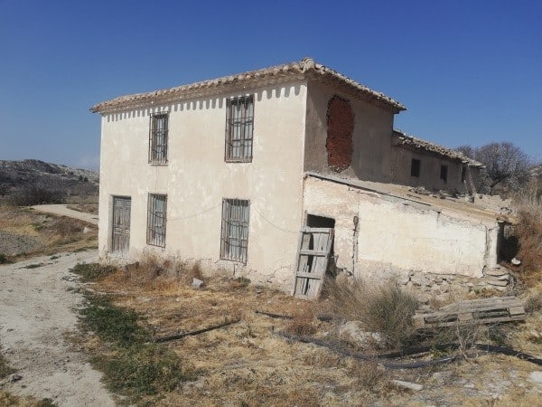 Rustic farm property in Orce, Granada, featuring traditional architecture and scenic rural surroundi.