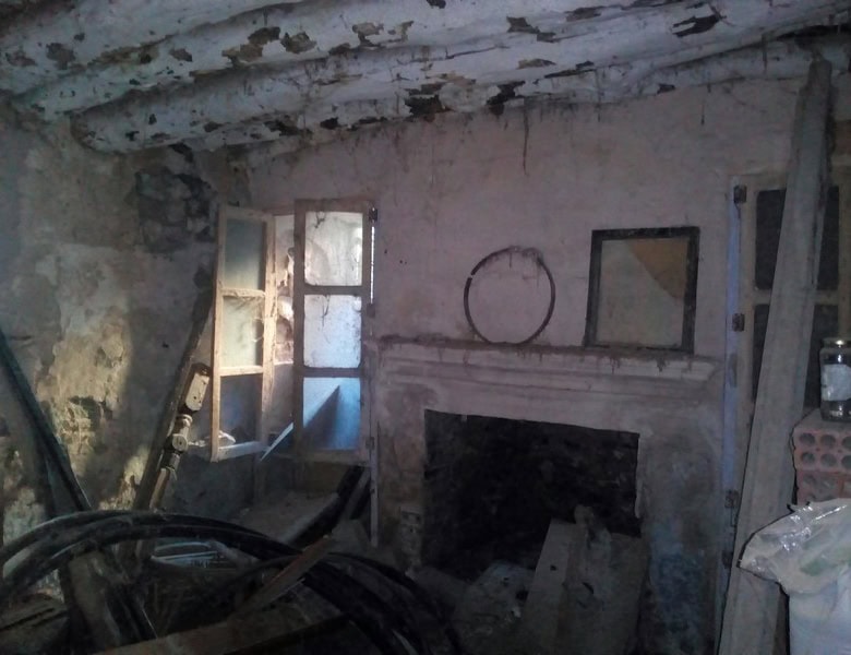 Charming village property in Bayarque, Almeria, with rustic interior and potential for renovation.