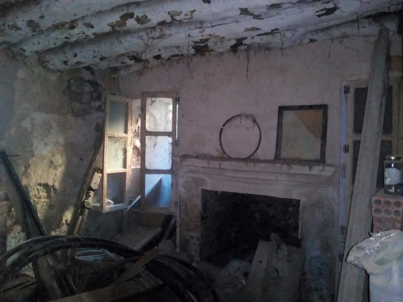 Charming village property in Bayarque, Almeria, with rustic interior and potential for renovation.