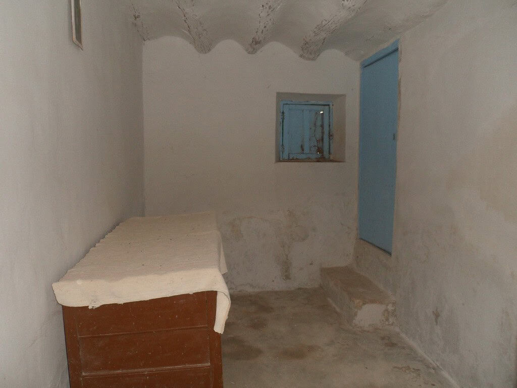 Rural property interior in Baza, Granada with traditional whitewashed walls and rustic charm.