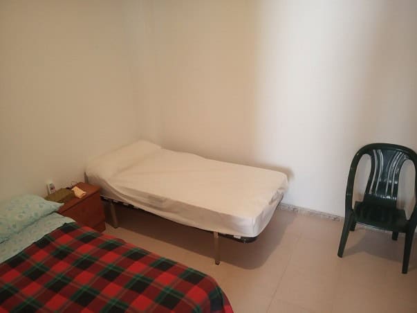 Village property in Gor, Granada with simple furnishings and a cozy bedroom. Ideal for those seeking.