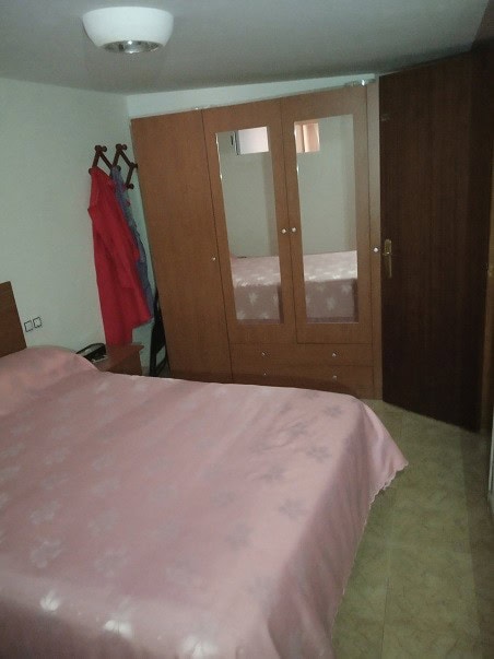 Charming village home in Gor, Granada with cozy bedroom and wooden wardrobe. Ideal for peaceful livi.
