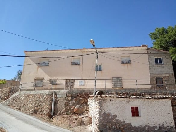 Rural property in Gor, Granada with traditional architecture and scenic surroundings.