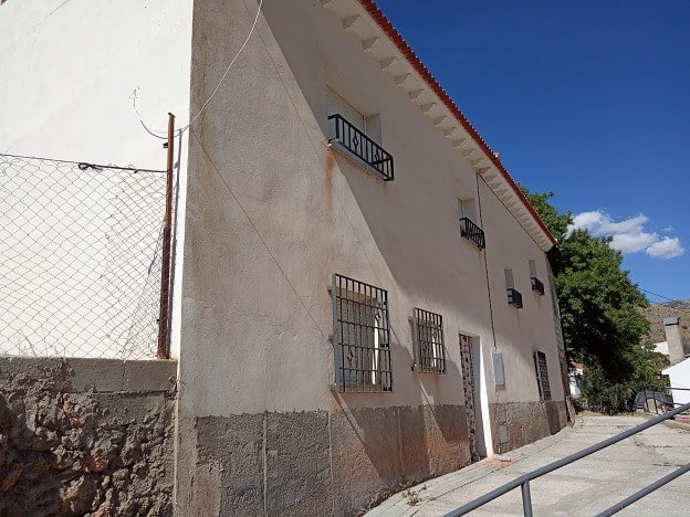 Rural property in Gor, Granada with traditional architecture and scenic surroundings.