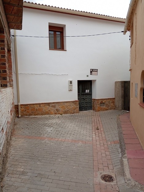 Cozy village property in Gor, Granada, featuring traditional architecture and a quiet neighborhood s.