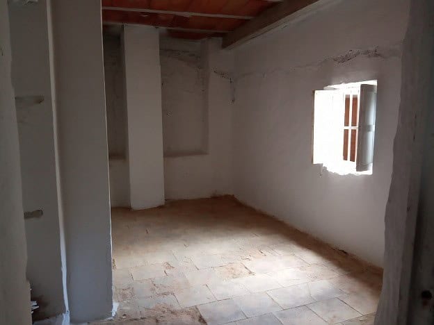 Village property interior in Gor, Granada with rustic charm and potential for renovation.