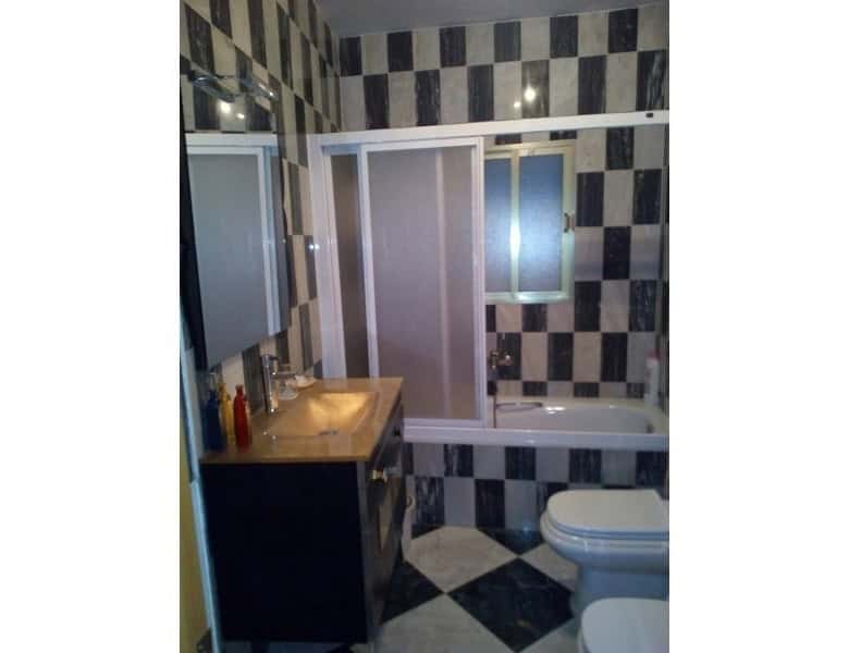 Modern bathroom in a village property in Somontin, Almeria with stylish black and white tiles.