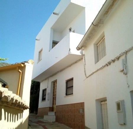 Charming village property in Somontin, Almeria with modern white architecture and scenic surrounding.