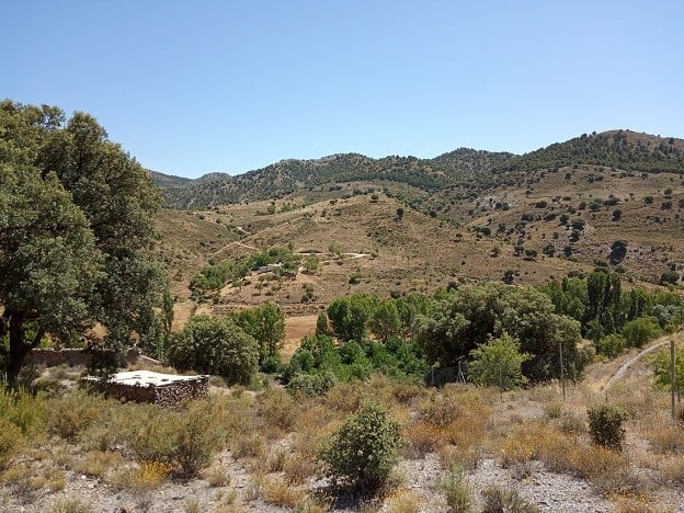 Rural property in Gor, Granada with scenic mountain views and natural surroundings. Perfect for coun.