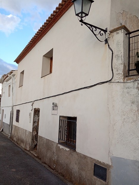 Village property in Gor, Granada with traditional white walls and rustic charm. Perfect for a peacef.