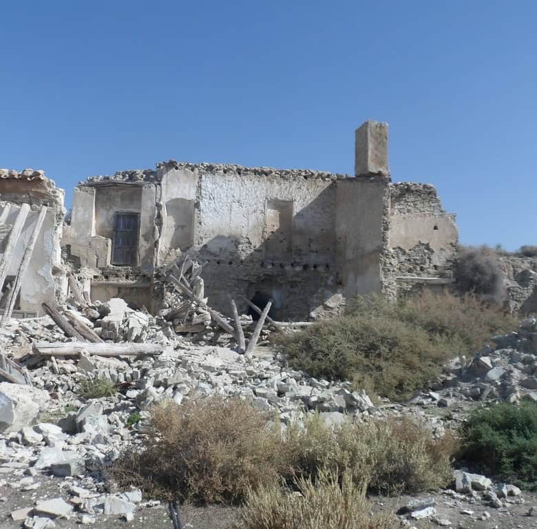 Rural property ruins in Venta del Peral, Granada, with scenic mountain views and potential for renov.