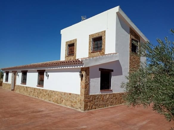 Country estate in Fontanar, Jaen with traditional architecture and scenic surroundings.