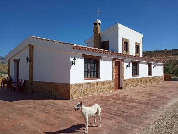 Charming country estate in Fontanar, Jaen with traditional architecture and scenic surroundings.