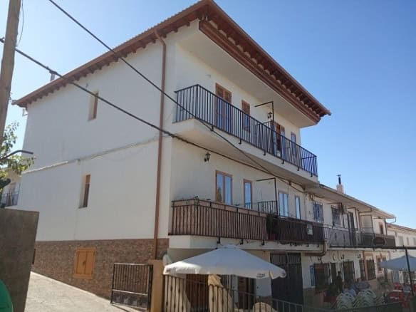 Commercial property for sale in Gor, Granada with spacious balconies and modern amenities. Ideal inv.