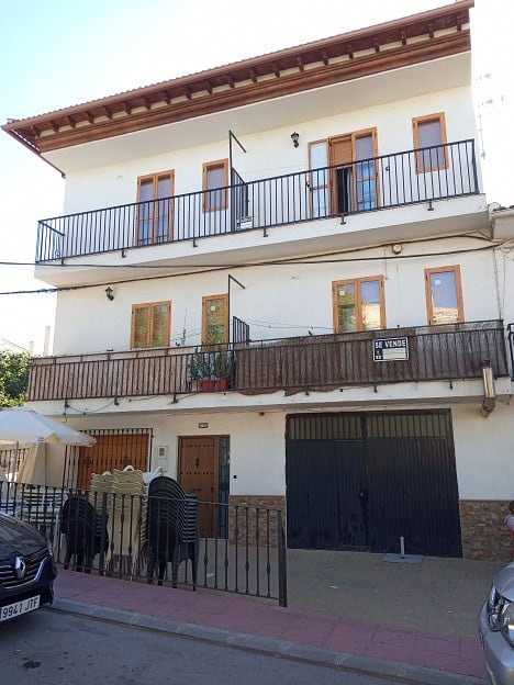Commercial building in Gor, Granada with balconies and parking area.