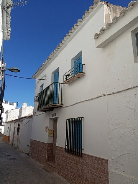 Charming village house in Hinojares, Jaen with balconies and traditional white exterior. Perfect for.