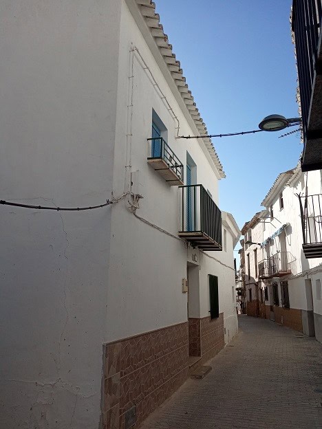 Charming village property with white walls and small balconies in Hinojares, Jaen. Perfect for those.