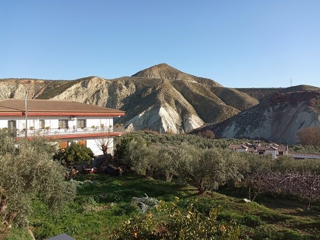 Charming village property surrounded by lush greenery and scenic mountains in Hinojares, Jaen.