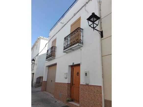 Town house with balconies in Seron, Almeria, ideal for buyers seeking authentic Spanish living.