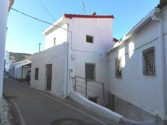 Charming village property in Seron, Almeria with whitewashed walls and traditional architecture.