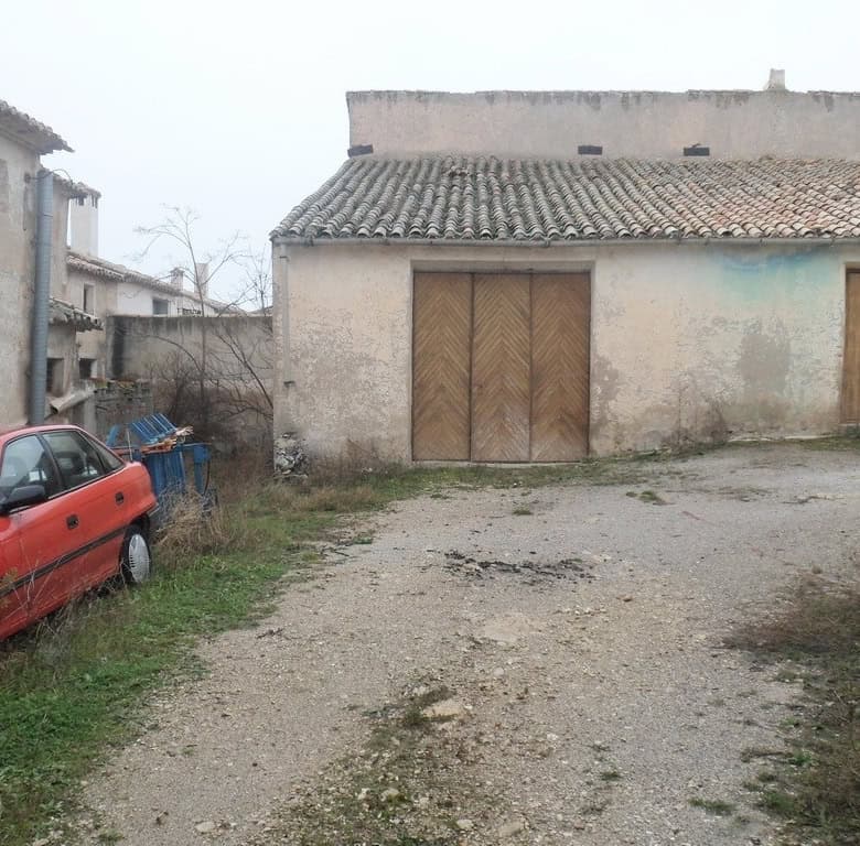 Village property in Campo Camara, Granada with rustic charm and potential for renovation.
