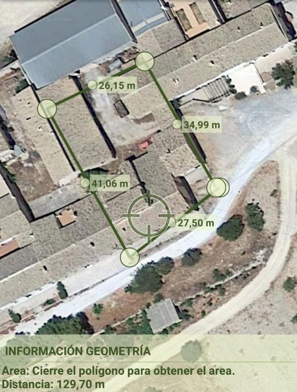Spacious village property with a 129.70 m² plot in Campo Camara, Granada, ideal for renovation or ne.
