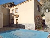 Charming rural property in Oria, Almeria with pool and traditional architecture.